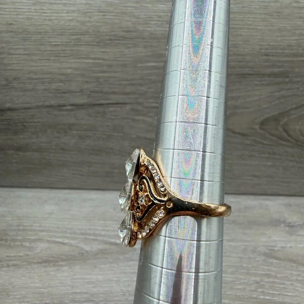 Elegant Gold Tone and Silver Tone Women's‎ Ring